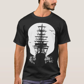 Piratenschip zeilen in de zonsondergang t-shirt