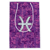 Pisces Zodiac Sign on Pink Digital Camo Medium Cadeauzakje (Voorkant)