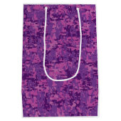 Pisces Zodiac Sign on Pink Digital Camo Medium Cadeauzakje (Achterkant)