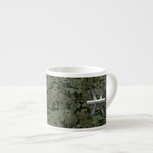 Pisces Zodiac Sign on Woodland Green Digital Camo Espresso Kop (Voorkant rechts)