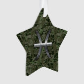 Pisces Zodiac Sign on Woodland Green Digital Camo Ornament (voorkant)