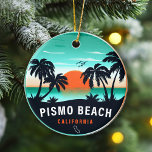 Pismo Beach California Retro Sunset Souvenirs 80s Keramisch Ornament<br><div class="desc">Pismo Beach California Tropische Retro Zonsondergang ontwerp. Geniet van de nostalgie van Pismo Beach met ons  souvenir,  speciaal ontworpen voor vakantiegangers aan zee. Dit ontwerp doet denken aan een vervlogen tijdperk en omhult de rust en schoonheid van de baai,  en dient als een heerlijke herinnering aan je stranduitje.</div>