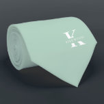 Pistachio Green Elegant Monogram   Naam Stropdas<br><div class="desc">Een elegante stropdas met een gewaagd wit monogram over een Pistachio Green achtergrond. Bovenop dit monogram staat je voor- of achternaam in alle hoofdletters. Als u de voorkeur geeft aan een stoutmoediger zoeken naar de persoonlijke naam in de grote letter kunt u het volgende doen: Gebruik de functie aanpassen /...</div>