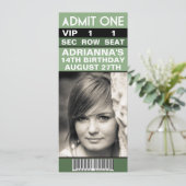 Pistachio Green VIP Foto Ticket Birthday Party Kaart (Staand voorkant)