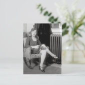 Pistol Verborgen in Garter, 1922 Briefkaart (Staand voorkant)