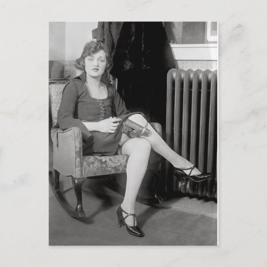 Pistol Verborgen in Garter, 1922 Briefkaart (Voorkant)