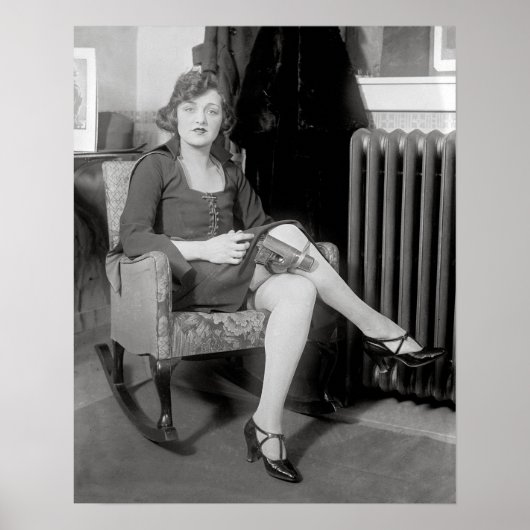 Pistol Verborgen in Garter, 1922. foto Poster (Voorkant)