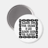 Pistolen de schuld geven van criminaliteit is als  magneet (Voorkant / Achterkant)