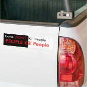 Pistolen doden geen mensen... bumpersticker (Op Truck)