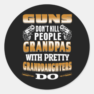 Pistolen doden geen mensen opa's met  Daught Ronde Sticker