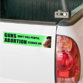 Pistolen en abortus bumpersticker (Op Truck)