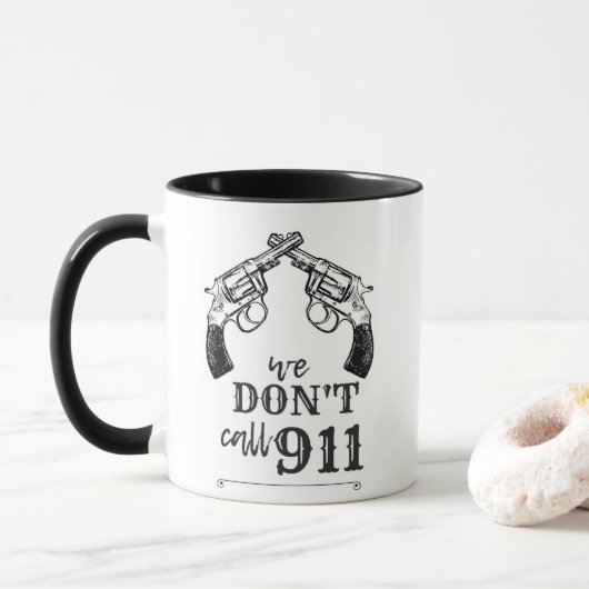 PISTOLEN noemen we geen 911 Mok (Met donut)