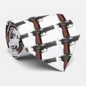 pistolen, pistolen, pistolen, pistolen, pistolen, stropdas (Opgerold)