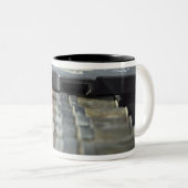 Pistolen van vijftig kaliber-machines tweekleurige koffiemok (Voorkant rechts)