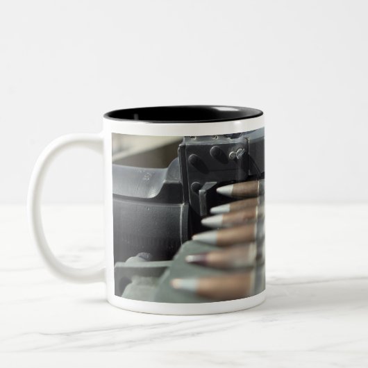 Pistolen van vijftig kaliber-machines tweekleurige koffiemok (Links)