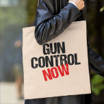 Pistool controle hervormen nu Pistolen wetten poli Tote Bag<br><div class="desc">Het is tijd voor onze regering om strengere wetten en regels voor pistool aan te nemen om onze burgers te beschermen en onze misdaadcijfers te verlagen. Ik geloof in achtergrondcontroles, verstandige wetten op het gebied van pistool en het hervormen van pistolen. Een stoutmoedige politieke canvas tas die luidt: "Pistool Control...</div>