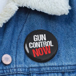 Pistool nu beheren ronde button 5,7 cm<br><div class="desc">De knopen van de Controle van het pistool nu aan uw volgende mars of protest draag. We hebben verstandige wetten en voorschriften van de pistool nodig. Zeg tegen het Congres dat het de verkoop van aanvalgeweren en automatische wapens aan Amerikanen niet langer toestaat en begin achtergrondcontroles. Stop de schoolschieters en...</div>