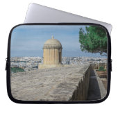 Pistool turret op de oude muren in Valletta, Malta Laptop Sleeve (Voorkant)