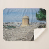 Pistool turret op de oude muren in Valletta, Malta Sherpa Deken (Voorkant (horizontaal))