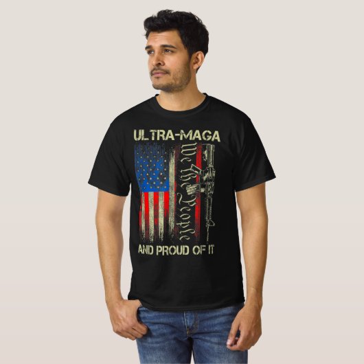 Pistool USA Flag Patriots Ultra MAGA en Prouwe T-shirt (Voorkant volledig)