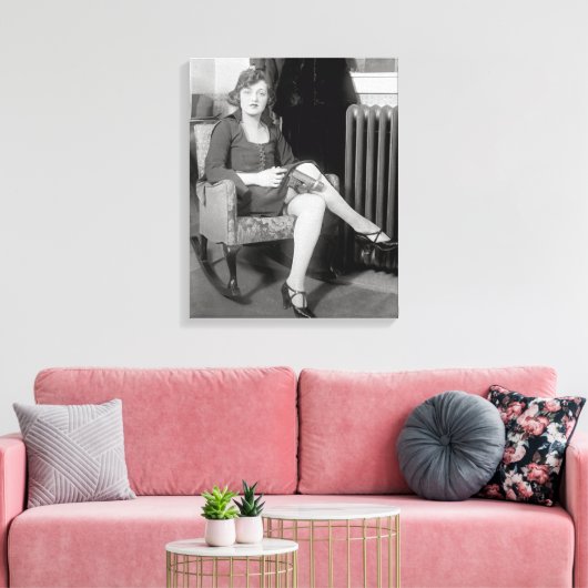 Pistool Verborgen in Kousenband, 1922 Canvas Afdruk (Insitu (Woonkamer))