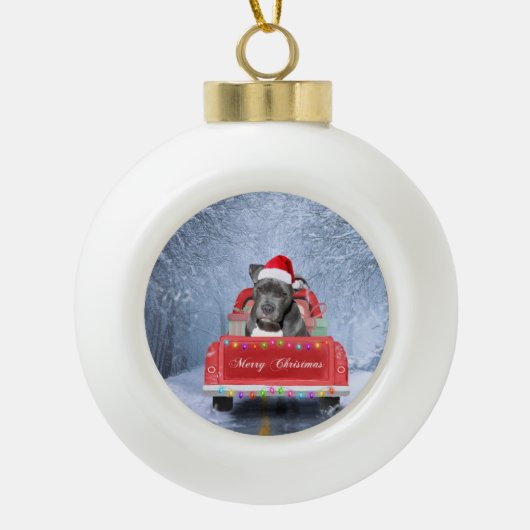 Pit Bull Dog in Snow, zittend met Kerstmis Keramische Bal Ornament (Voorkant)