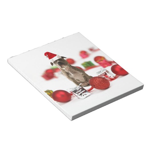 Pit Bull Dog met cadeaudoos en kerstversieringen Notitieblok (Schuin)