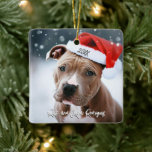 Pit Bull met Santa Hat Christmas Keramisch Ornament<br><div class="desc">Dit prachtige kerstontwerp shows een lieve pitbull met een kerstmuts.</div>