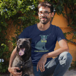Pit Bull Puppy Dog Wearing Glassen Aangepast T-shirt<br><div class="desc">Dit douane grafisch t-shirt kenmerkt een illustratie van een handbediende pop. Deze dapper-hond draagt een paar blauwgroen glazen en een kalkgroen boegje stropdas. Onderaan de pit bull puppy grafisch is een vlek om een naam of uw eigen douanebericht toe te voegen in het coördineren van kalkgroene letters.</div>
