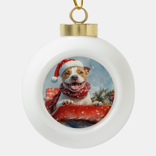 Pitbull Hond in Sledge Laat het Sneeuw Kerstmis Keramische Bal Ornament (Voorkant)