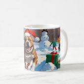 Pitbull hond loopt in de sneeuw met kerst Pet Koffiemok (Voorkant rechts)