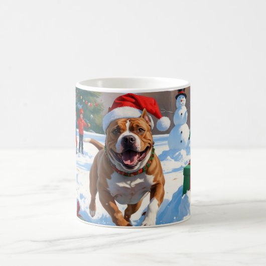 Pitbull hond loopt in de sneeuw met kerst Pet Koffiemok (Center)