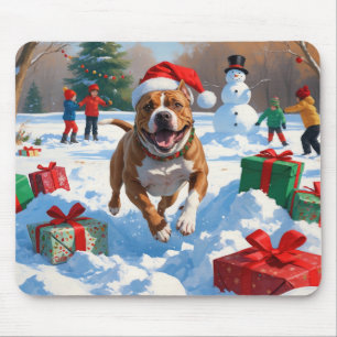 Pitbull-hond rent in de sneeuw met kerstmuts muismat