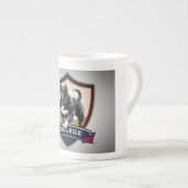 Pitbull op de universiteit: Logo Porselein Kop (Voorkant rechts)