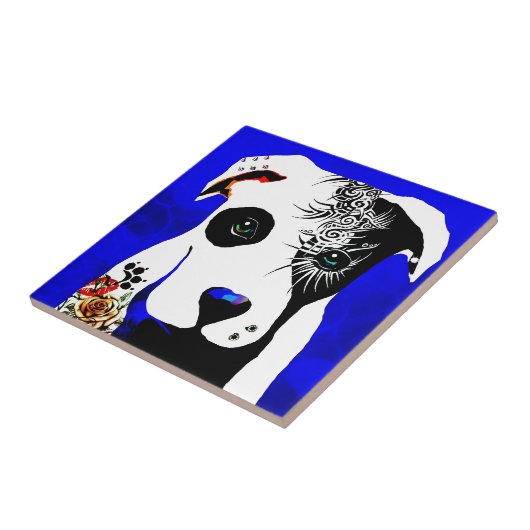 Pitbullehond met tattoos en piercings tegeltje (Zijkant)