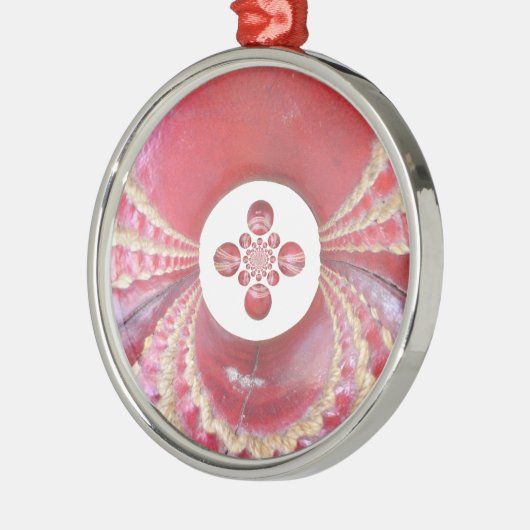 Pitch Kaleidoscope: Cricketballen Het hart van het Metalen Ornament (Links)