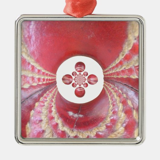 Pitch Kaleidoscope: Cricketballen Het hart van het Metalen Ornament (Voorkant)