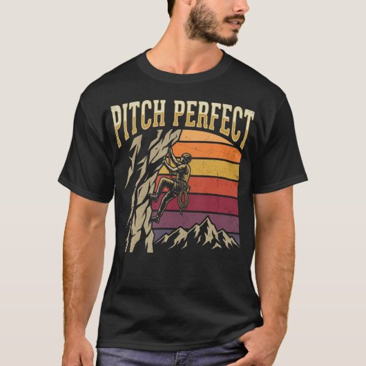Pitch Perfect Rotsklimmen Berg T-shirt (Voorkant)