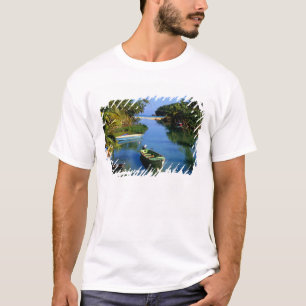 Pittoreske rivier bij Ocho Rios in Jamaica T-shirt