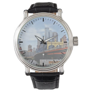 Pittsburgh PA - Trein bij Smithfield St Bridge Horloge