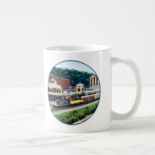 Pittsburgh PA - Trein op postplein Koffiemok (Rechts)