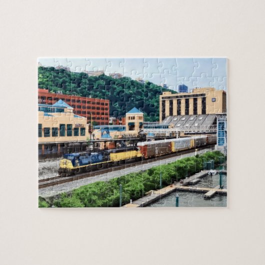 Pittsburgh PA - Trein passeert Station Square Legpuzzel (Horizontaal)