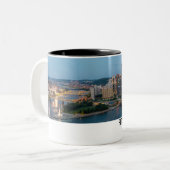 Pittsburgh skyline-mok voor koffie tweekleurige koffiemok (Voorkant links)