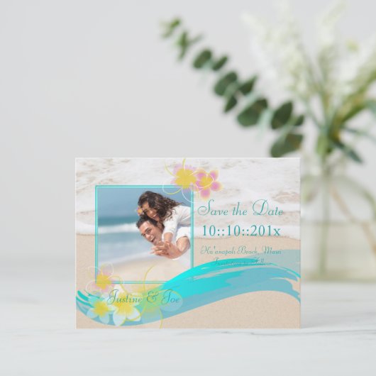 PixDezines beach+plumeria, datum opslaan/doe-het-z Aankondigingskaart (Staand voorkant)