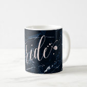 PixDezines Blush Bruidsmeisje Script Navy Marmer Koffiemok (Voorkant rechts)