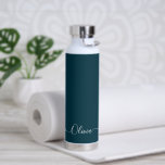 PixDezines Dusty Blauwgroen, groene, DIY-kleur Waterfles<br><div class="desc">PixDezines waterflesje,  stoffige donkergroene blauwgroen - DIY Color past deze aan met uw favoriete lettertype. Copyright © 2022 PixDezines™. Alle rechten voorbehouden.</div>