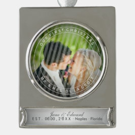 PixDezines Eerste kerstfoto van het huwelijk Verzilverd Banner Ornament