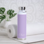 PixDezines Lila Paars-DIY kleurenmonogram Waterfles<br><div class="desc">PixDezines waterflesje,  bleek lila paars - ZEER kleur past het aan met uw favoriete lettertype. Copyright © 2022 PixDezines™. Alle rechten voorbehouden.</div>