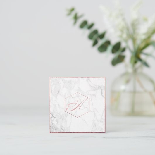 PixDezines Marble+Elegant Faux Roos Gold Monogram Vierkante Visitekaartje (Staand voorkant)