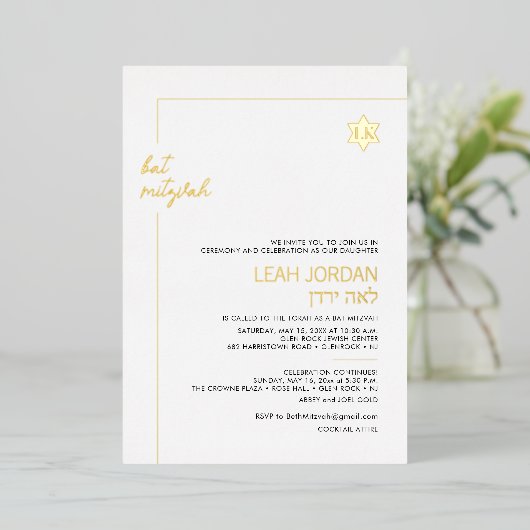 PixDezines Modern Minimalist Gold Bat Mitzvah Folie Uitnodiging (Staand Voorkant)